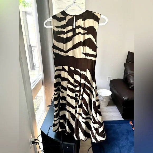 Micheal Kors Chic Zebra-Print Silk Midi Dress with Cinched Waist Size S - Picture 7 of 9